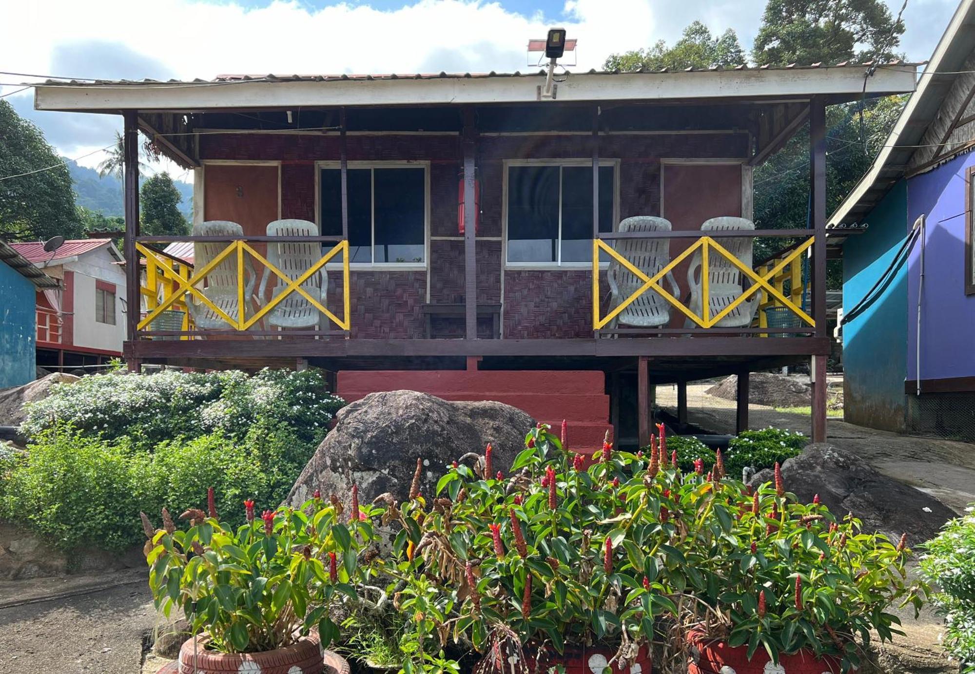 Mukut Coral Chalet Kampong Mukut Exterior foto